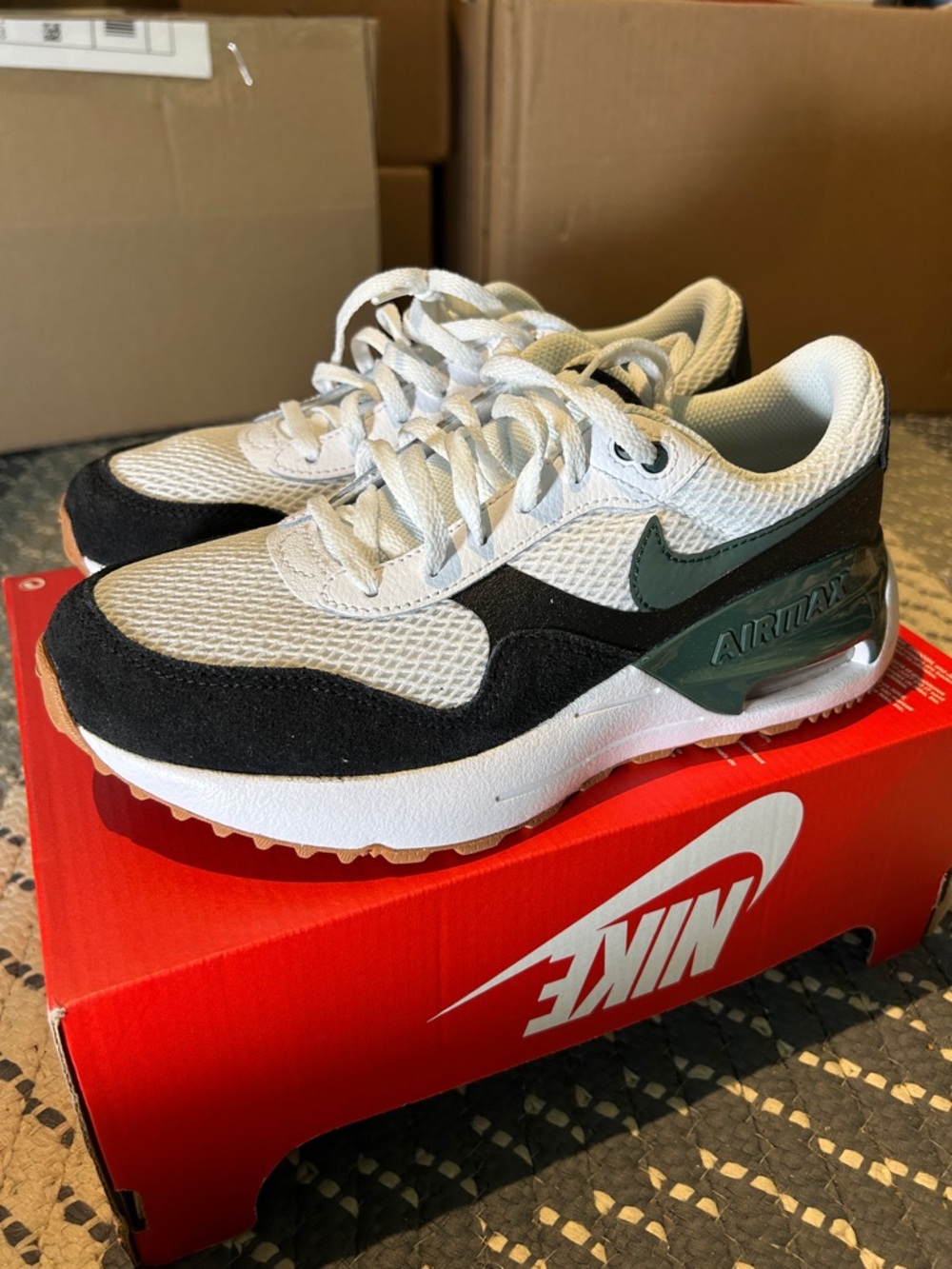 Nike air max system (gs) white/vintage green black 5y boys